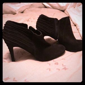 Ankle boots, zip up side